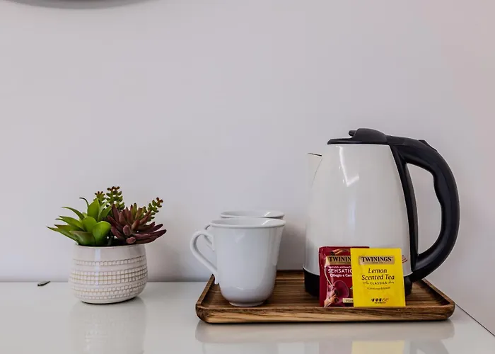 Pensión G Marconi & 4*