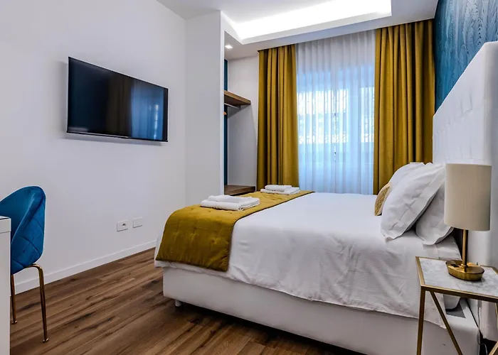 Pensión G Marconi & 4*