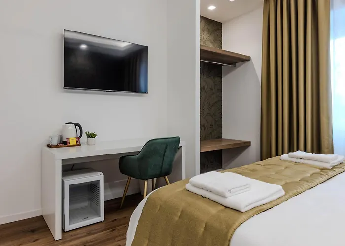 G Marconi & Pensión Roma